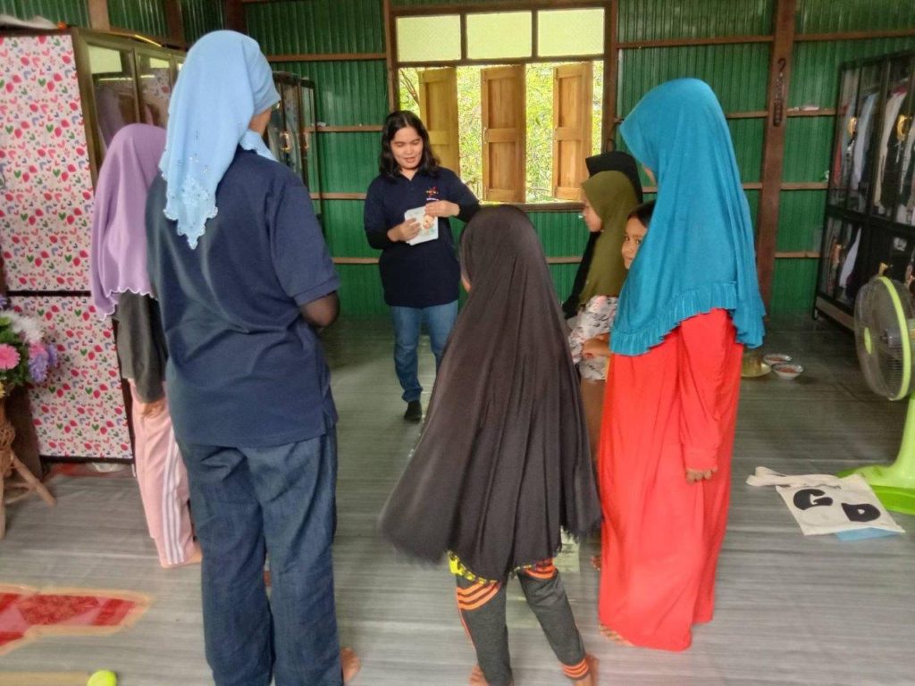 English Conversation Class For Village Children In South Thailand SEEDS english-conversation-class-for-village-children-in-south-thailand-seeds